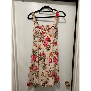 Super cute vintage inspired floral summer dress! Eva Rose Size M